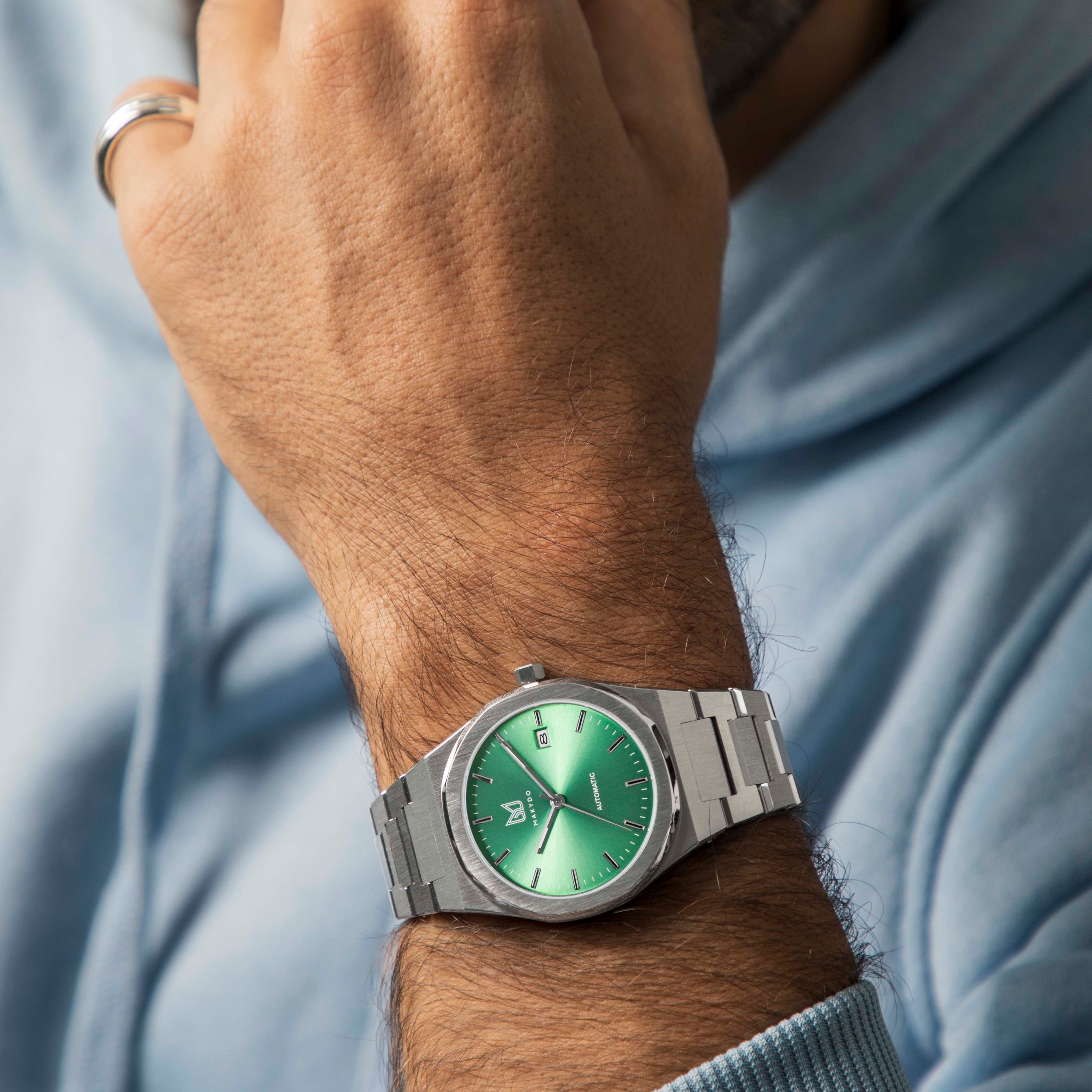 Men’s classic watches with elegant dress watch designs by MAKYDO