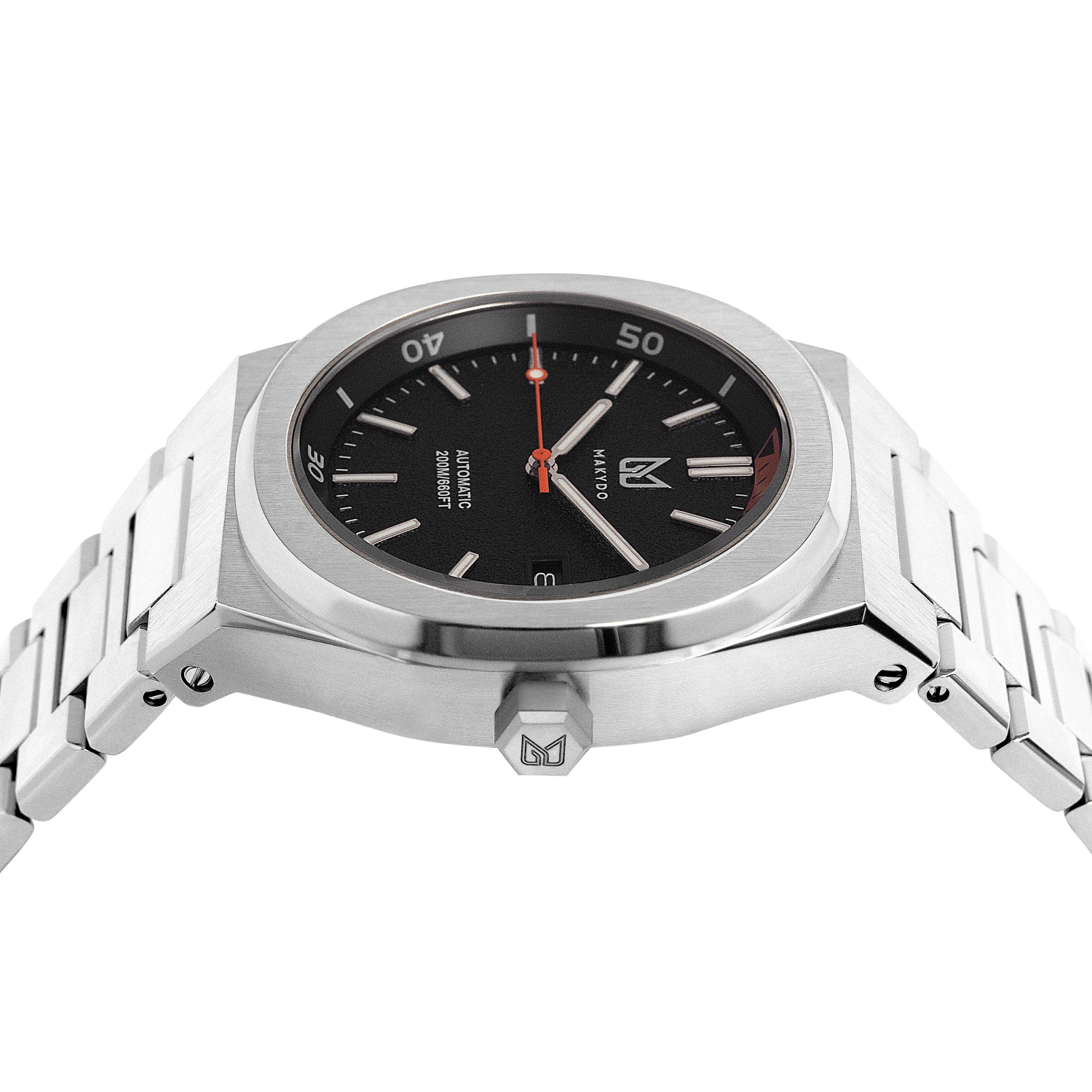 Enfold the power of black with our Black Dial Watches, one of the finest pieces from adventurous and refreshing Diver collection of men's Watches from Makydo.