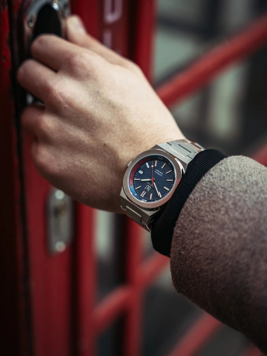 Diver. It does not adapt to conditions. It was built for them
