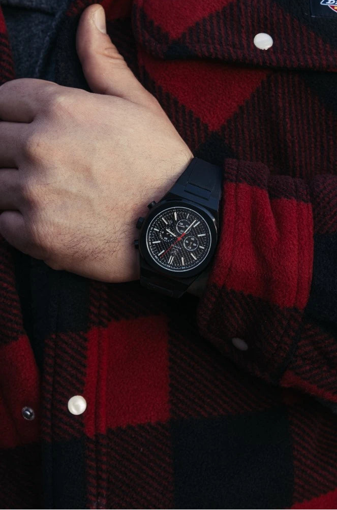 Wear it on the bracelet or switch to rubber in minutes