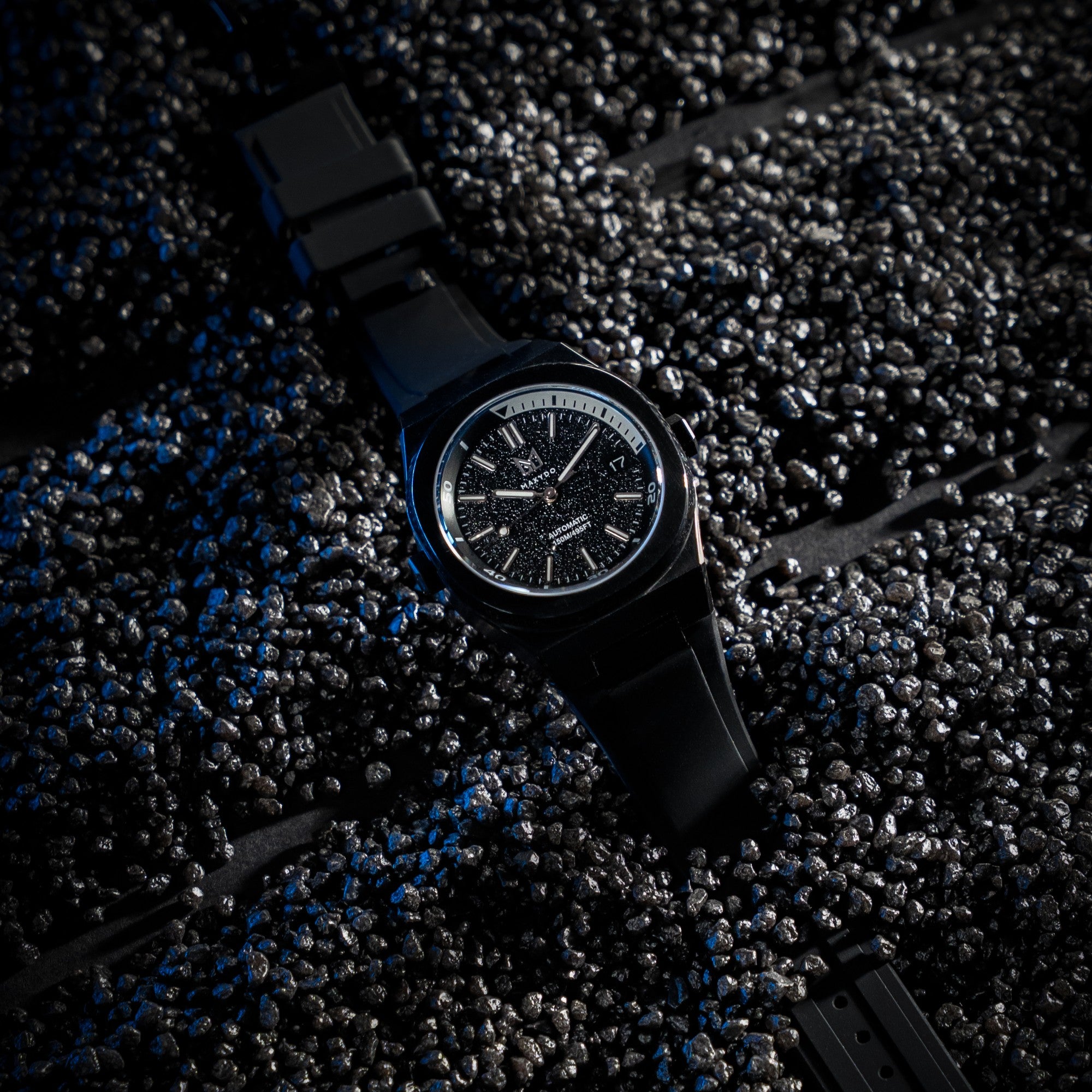 Dive into style and functionality with our Black Dial Watches, one of the finest pieces from adventurous and refreshing Diver collection of Unisex Watches from Makydo. Perfect for underwater adventures, this timepiece offers exceptional performance and a bold look. Dive deeper with confidence and flair!