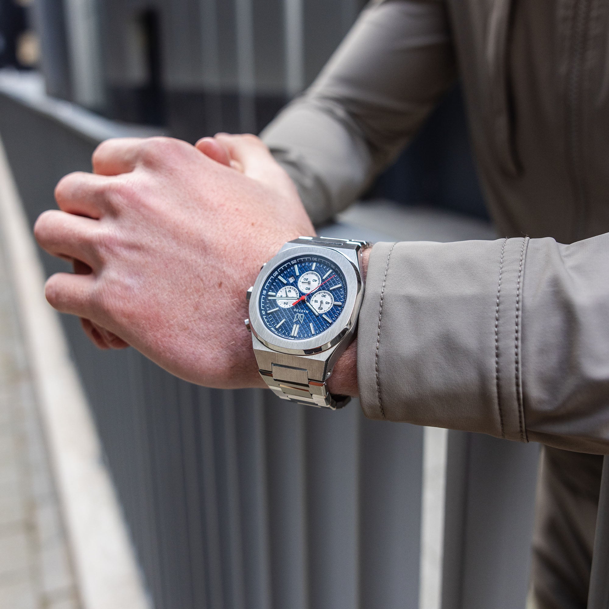 Captivate people's attention with our alluring Blue Dial Watches that personify loyalty. Choose happily from our boundless designs of the finest pieces from the thrilling and racing inspired chronograph collection of men's Watches from Makydo.