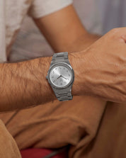 White Sunburst Dial Close-Up – MAKYDO Quartz Watch