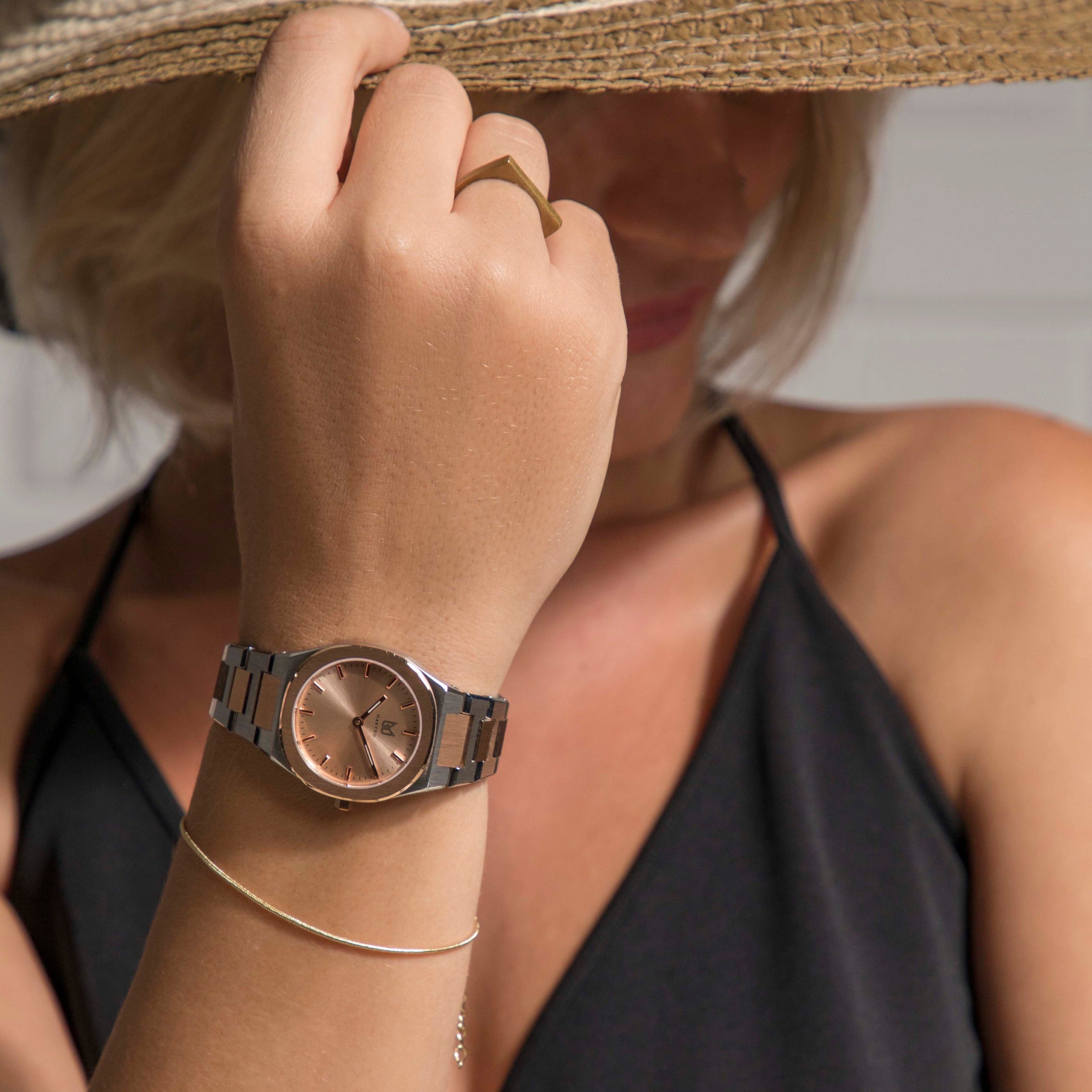 As steel and rose gold unite, Makydo's women's watch with a pink gold dial, like a sunrise of possibilities, ignites your spirit with a resplendent glow.. The  The brilliant, highly transparent sapphire crystal with anti-reflective coating expose the sophisticated silver baton hands with BGW9 Lume. The flawless symmetry of perfected Rose Gold plated 316L stainless steel integrated bracelet complimented with a 6.7mm of slim case powered by a sturdy Miyota quartz movement.